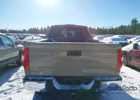 2017 Toyota Tundra Sr5 5.7L V8 z USA, uszkodzony, nr VIN 5TFUY5F1XHX606609